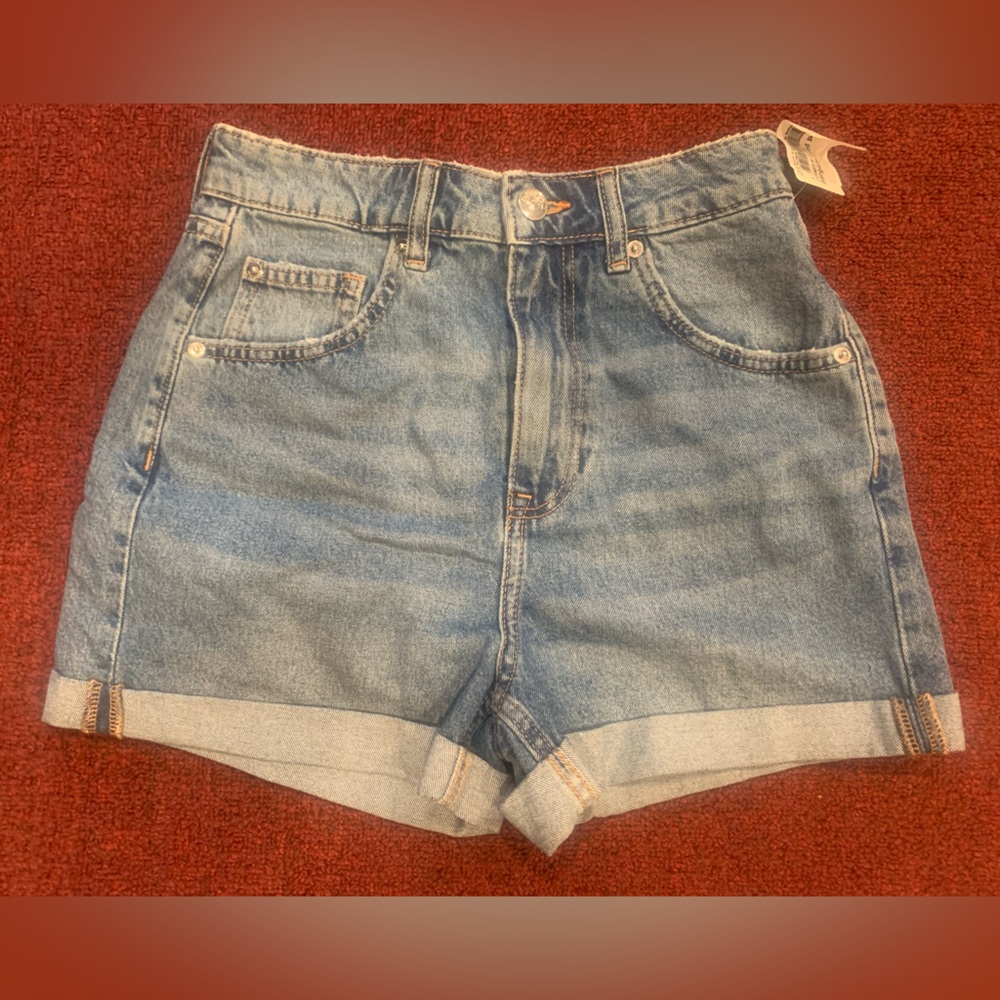 Woman shorts size 4